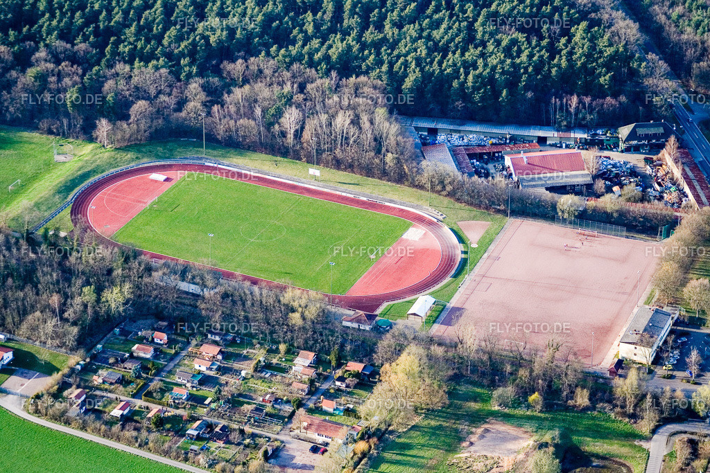 Ensemble der Sportplatzanlagen des FC Phönix Bellheim e.V. Franz-Hage Stadion | Luftbild: Ensemble der Sportplatzanlagen des FC Phönix Bellheim e.V. Franz-Hage Stadion in Bellheim im Bundesland Rheinland-Pfalz in Deutschland. Foto: IMG_9955.jpg vom 29.03.2008 durch Werner Riehm/FLY-FOTO.de - Realisiert mit Pictrs.com
