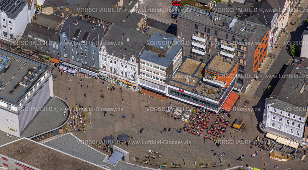 Herne230403067Ost | Luftbild, Außengastronomie Cafe Extrablatt am WAZ Medienhaus, Robert-Brauner-Platz, Herne-Mitte, Herne, Ruhrgebiet, Nordrhein-Westfalen, Deutschland