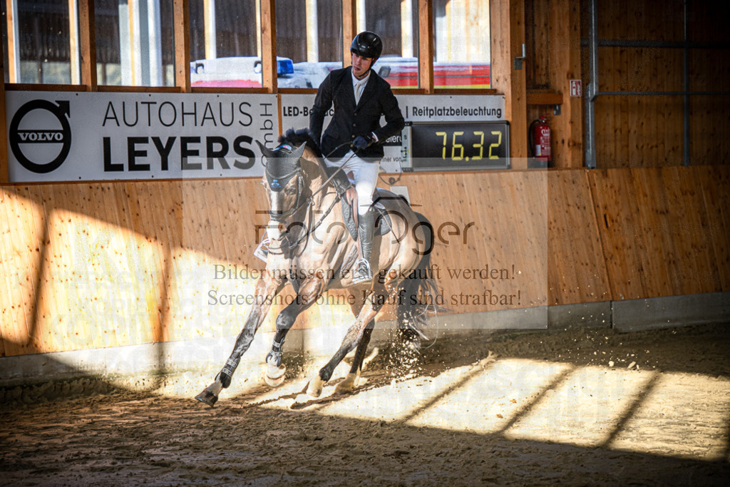 DOS_0403 | Entdecke hochwertige Reitturnierfotos von Foto Oger. Professionell, emotional und authentisch – jetzt Lieblingsmomente im Shop bestellen.Deutschlandweite Turnierfotografie. - Realisiert mit Pictrs.com