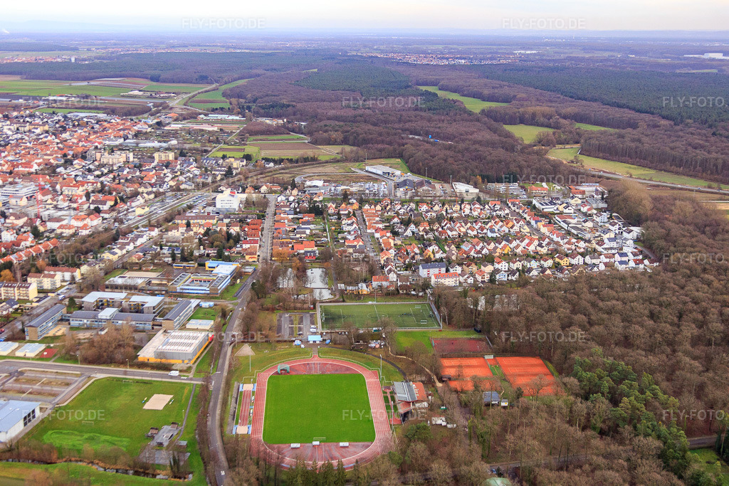 Luftbild: Bienwaldstadion in Kandel im Bundesland Rheinland-Pfalz in Deutschland. Foto: IMG_085913.jpg vom 08.01.2016 durch Werner Riehm/FLY-FOTO.deTSV 1886 Kandel Leichtathletik - mit uns Spaß am Sport