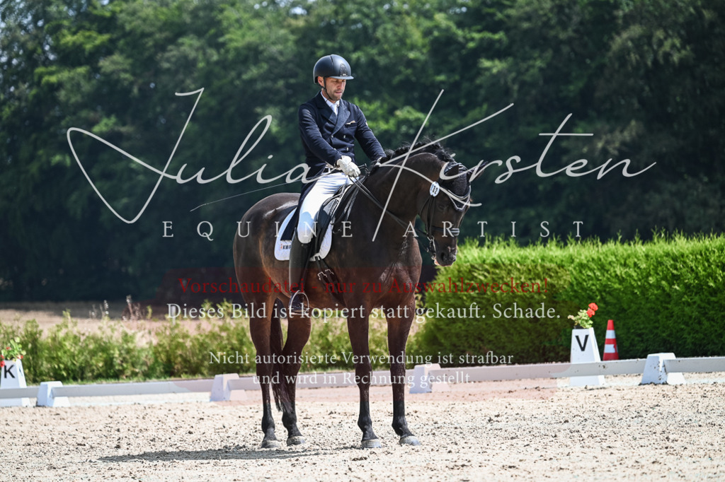 DSC_2352 | Pferde- und Turnierfotografie in Westsachsen. Pferdeportraits, Auftragszeichnungen und intuitive Kunst.