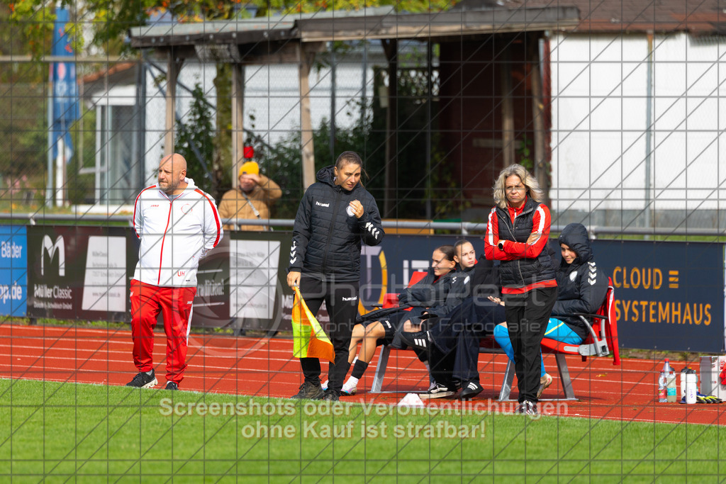 20261010_142925_0132_(c)_by_PhotoPeet | #,1.FC Donzdorf (schwarz) vs. SC Sand (blau), Fußball, EnBW-Oberliga B -Juniorinnen, 05. Spieltag, Saison 2026/2027, Rasenplatz Lautertal Stadion, Süßener Straße 16, 73072 Donzdorf, 10.10.2026 - 14:00 Uhr,Foto: PhotoPeet / Sport- &amp; Eventfotografie / Peter Harich