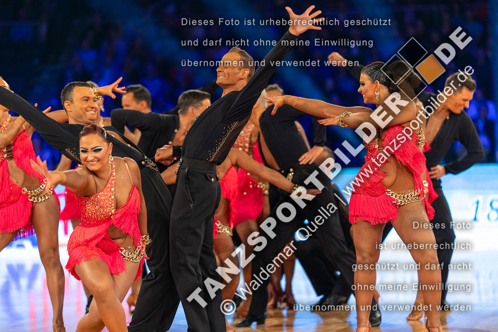 20231111-00442 | Hier finden Sie Tanz Bilder vom Latein und Standard Formationen tanzen. Sportbilder vom Tanzsport. Schöne Fotos und von Weltmeisterschaft, Europameisterschaft, Bundesliga, Regionalliga, Oberliga und Landesliga sowie von GOC Stuttgart, DanceComp, WM Bremen