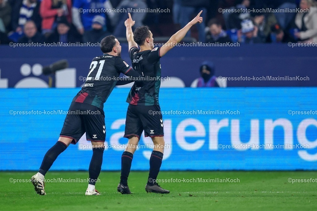 S0401022501079 | 01.02.2025, Fußball, FC Schalke 04 - 1. FC Magdeburg, 2.. Fußball Bundesliga, 20. Spieltag, Veltins-Arena Gelsenkirchen, Saison 2024 2025: Torjubel nach dem 5:1 durch Martijn Kaars (1.FC Magdeburg #9)DFB regulations prohibit any use of photographs as image sequences and or quasi-video.