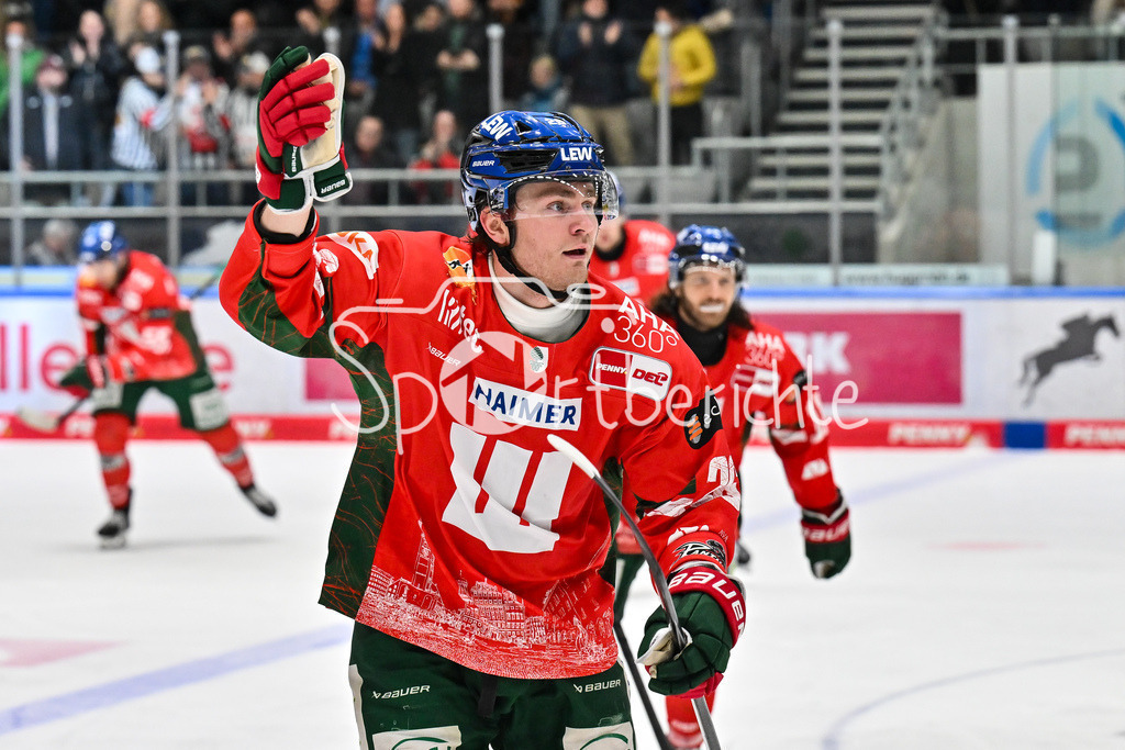 Augsburger Panther - Schwenninger Wild Wings | AUGSBURG, GERMANY - 02. JANUARY: Jubel der Panther nach dem Treffer zum 7-5 durch Alexander BLANK (Augsburger Panther 26) / Tor / Torschuetze / Freude / Happy während dem Match zwischen den Augsburger Panthern und den Schwenninger Wild Wings am 35. Spieltag der Penny DEL im Curt Frenzel Stadion