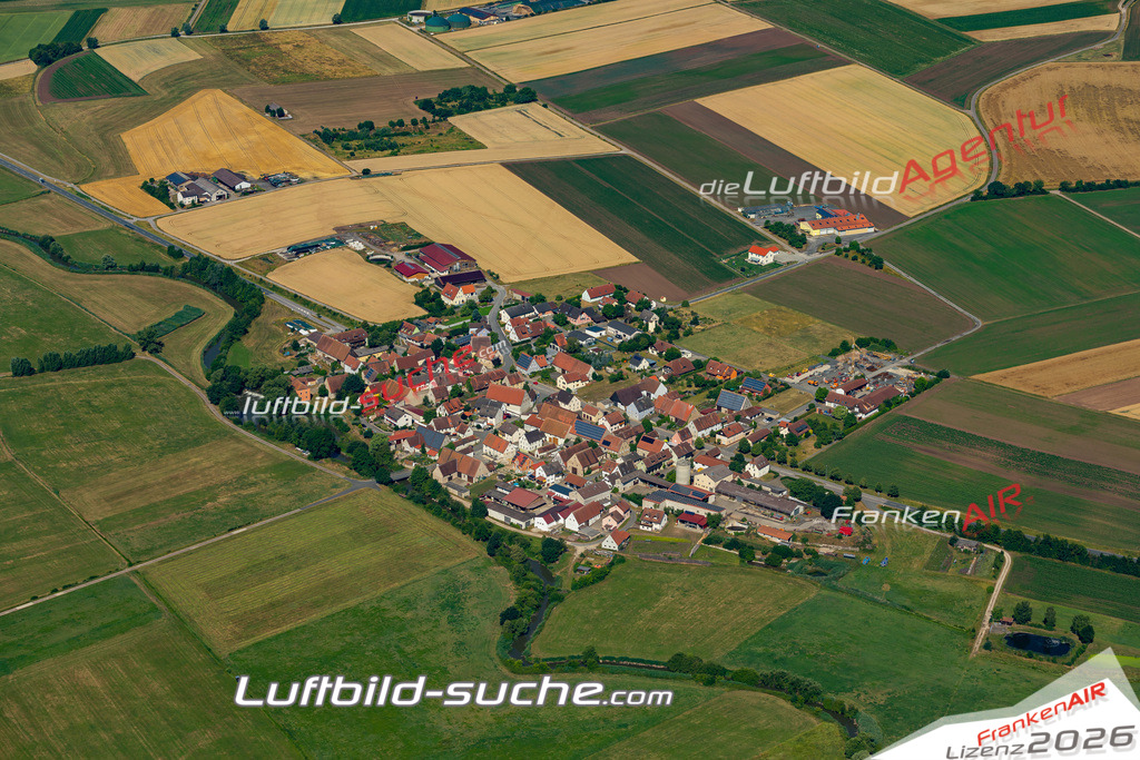 Aktuelles Luftbild von Mailach Lonnerstadt - Die Luftaufnahme wurde 2022 mittels UL-Flugzeug erstellt ( keine Drohne ) - hochauflösende Kamera-Systeme von  Canon -Beste Qualität - Für grossformatige Ausdrucke geeignet. Die Geschenkidee !