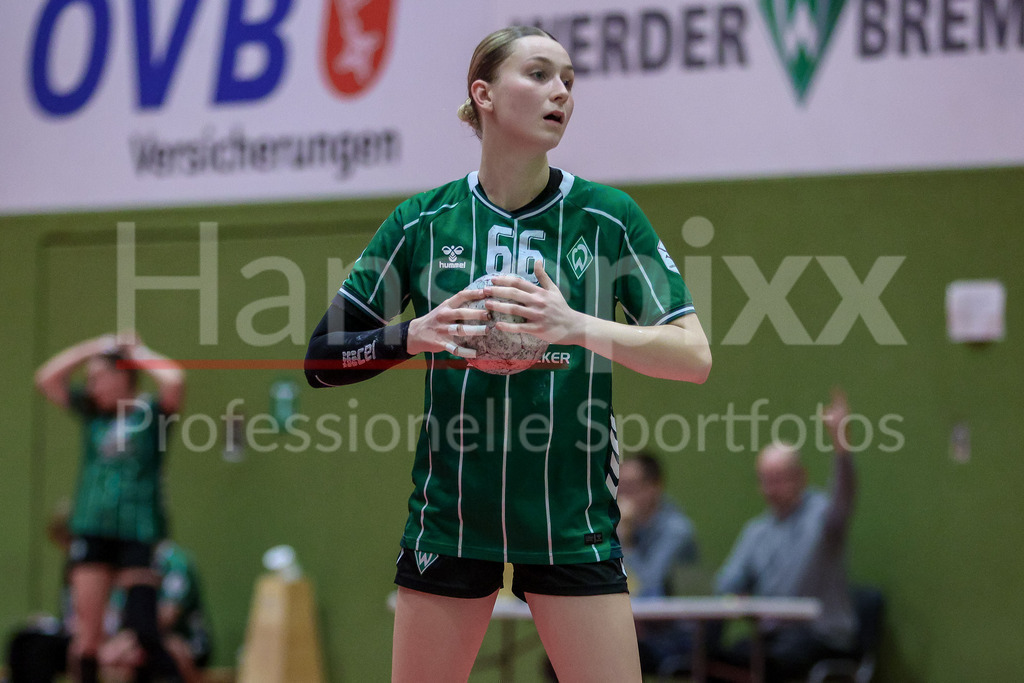 Handball, 2. Bundesliga Frauen, SV Werder Bremen - Füchse Berlin | Luise Albert (SV Werder Bremen, 66) beim Siebenmeter, 7m, Spielszene, Aktion, Action