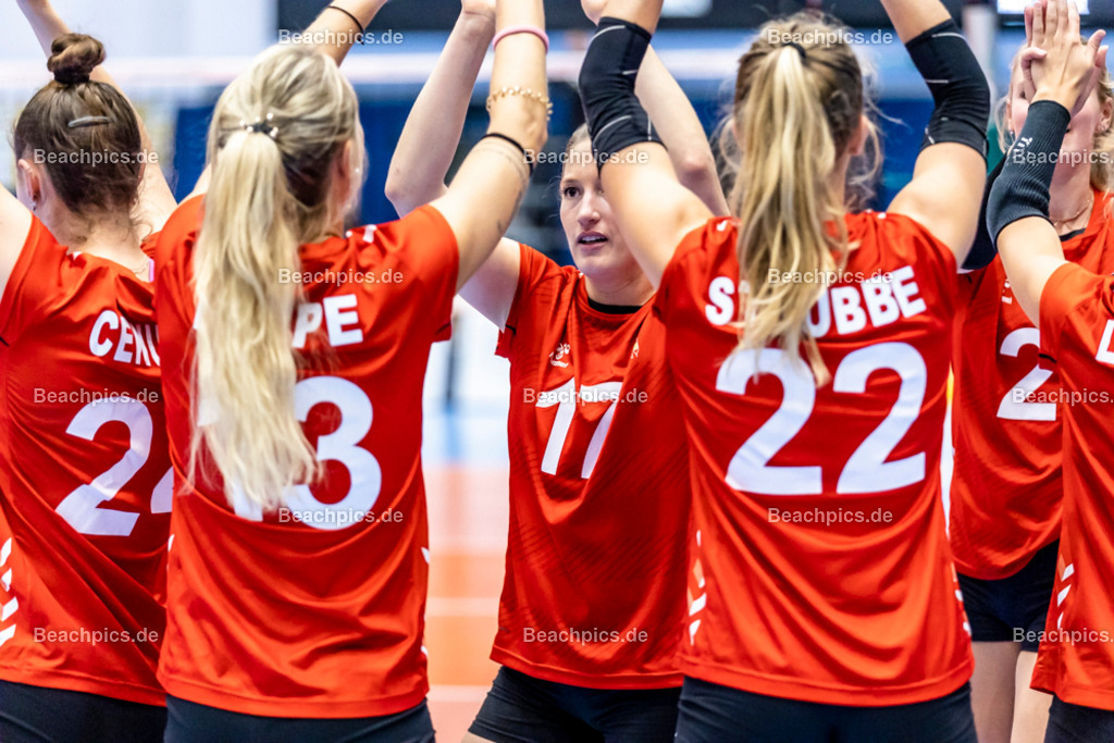 2022-00063446-Testspiel-Deutschland-Brasilien | Jubel Laura EMONTS #17 (Annahme-Außen) GER, 17.09.2022; Berlin Foto: Gerold Rebsch - www.beachpics.de

