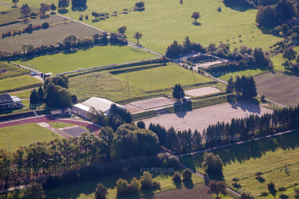 Luftbild: Sportgelände des SV-1899 eV Langensteinbach im Ortsteil Langensteinbach in Karlsbad im Bundesland Baden-Württemberg in Deutschland. Foto: IMG_45138.jpg vom 21.09.2011 durch Werner Riehm/FLY-FOTO.de