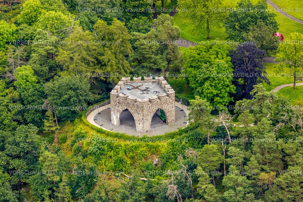 BadLaasphe240709393 | Luftbild, Steinchen Ehrenmal im Kurpark, Denkmal für Kriegsgefallene, Bad Laasphe, Wittgensteiner Land, Nordrhein-Westfalen, Deutschland