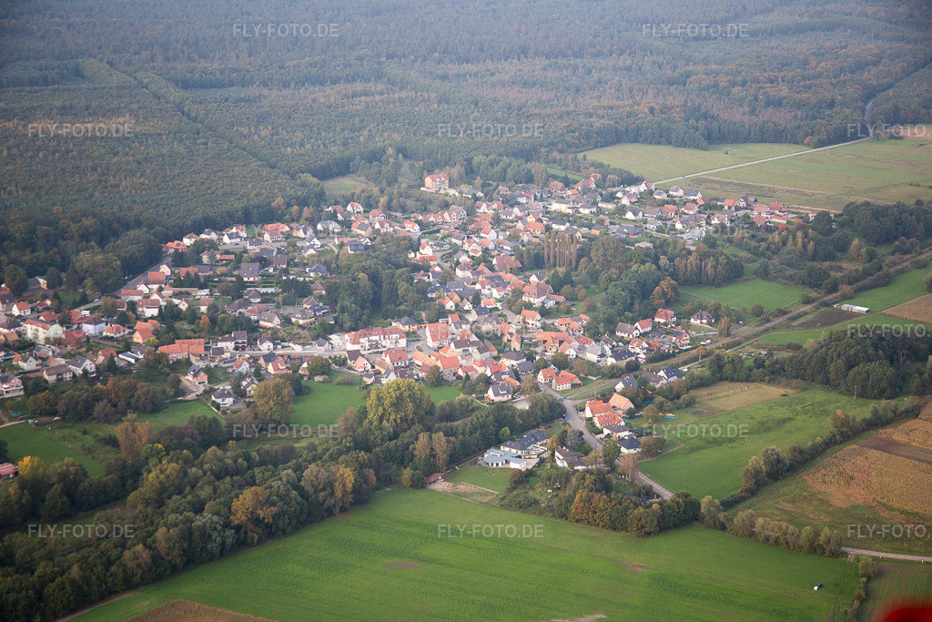 Luftbild: Ortsansicht in Schirrhein im Bundesland Bas-Rhin in Frankreich. Foto: IMG_074311.jpg vom 04.10.2014 durch Werner Riehm/FLY-FOTO.de
