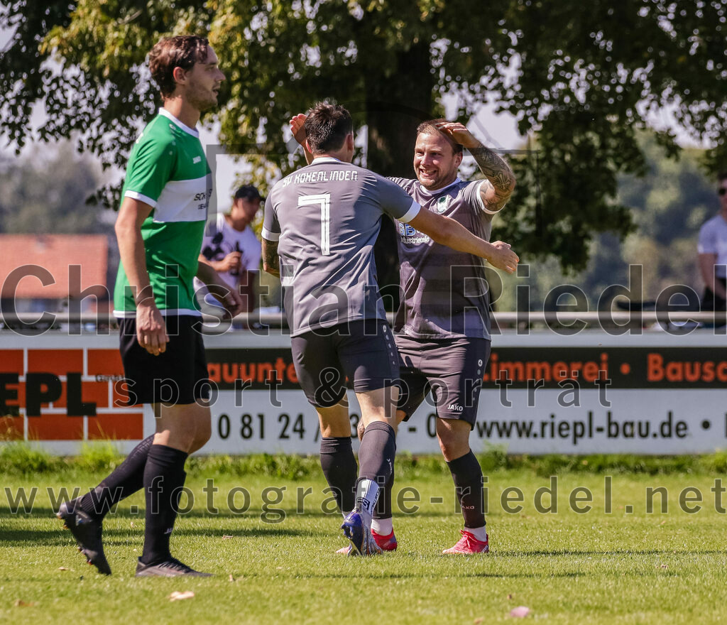 2023-08-20_020_SV_Hohenlinden_gegen_SV_Buch | Hohenlinden, Deutschland, 20.08.2023:
Fußball, A-Klasse 2023 / 2024, 1. Spieltag, SV Hohenlinden gegen SV Bruck, Endergebnis: 5:1

Jubel nach dem 1:0 durch Manuel Fuchs (SV Hohenlinden, #9)
Ricco Körner (SV Bruck, #4), Sebastian Roß (SV Hohenlinden, #7), Manuel Fuchs (SV Hohenlinden, #9)

Foto: Christian Riedel / fotografie-riedel.net