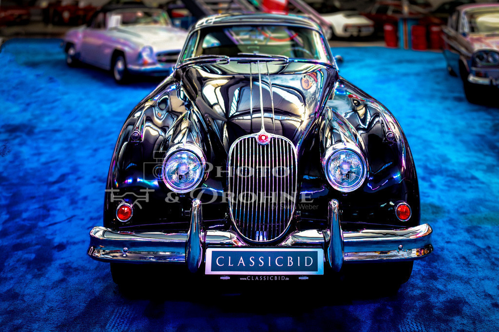 Jaguar XK 150-2630 | Jaguar XK 150 war ein Sportwagen, der von 1957 bis 1961 produziert wurde. Der Wagen war mit einem 3,4-Liter- oder einem 3,8-Liter-Sechszylinder-Motor erhältlich, der Leistungen von bis zu 265 PS erbringen konnte. - Realisiert mit Pictrs.com