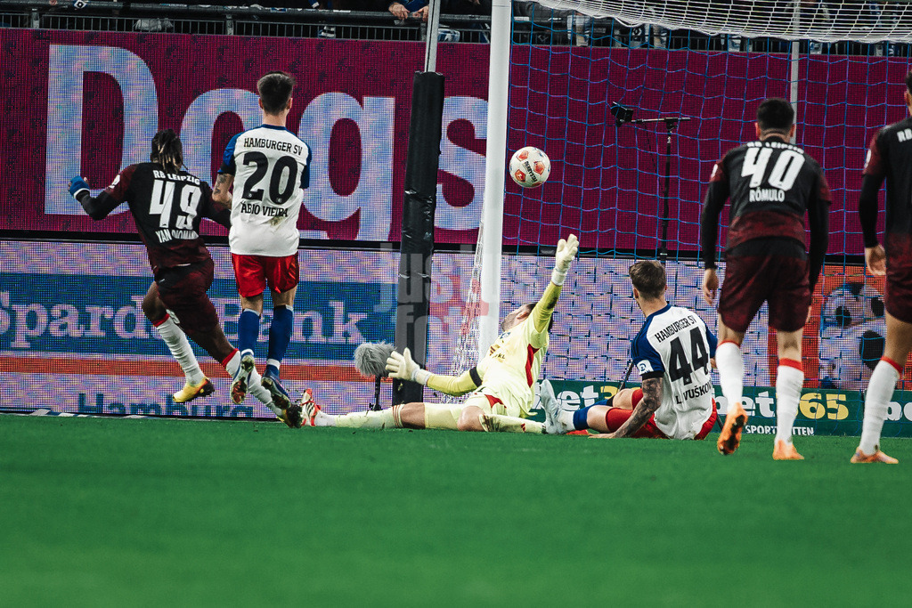 Fußball | Männer | Saison 2025/2026  | Fußball-Bundesliga | 16. Spieltag | FC St. Pauli vs. RB Leipzig | 27.01.2026 | Yan Diomande (#49, RB Leipzig) schießt das 2:1 Tor