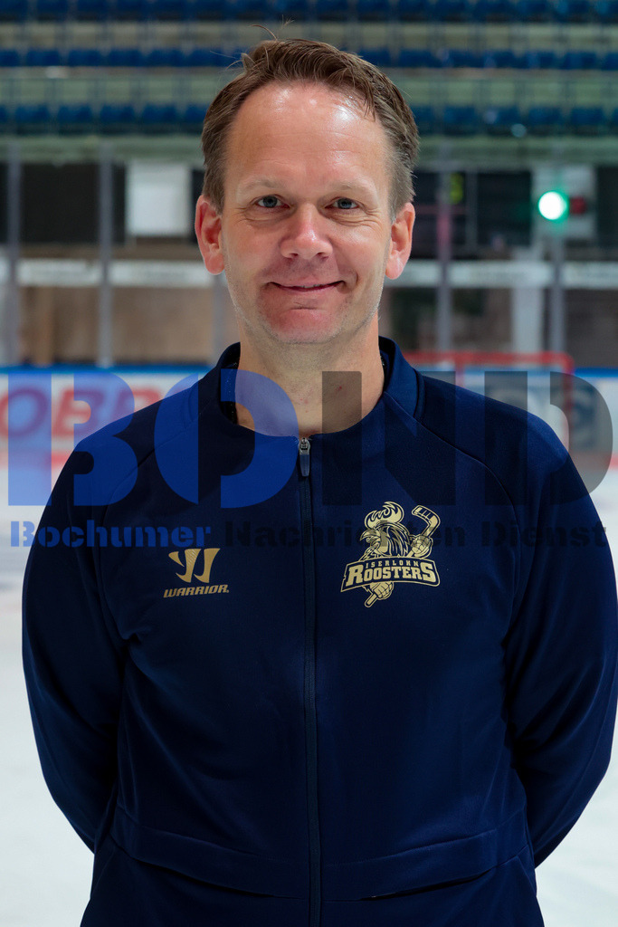Deutsche Eishockey Liga (DEL): Iserlohn Roosters Teamshooting {date} -  | {headline}(Foto: Sebastian Sendlak / BOND) - Realisiert mit Pictrs.com