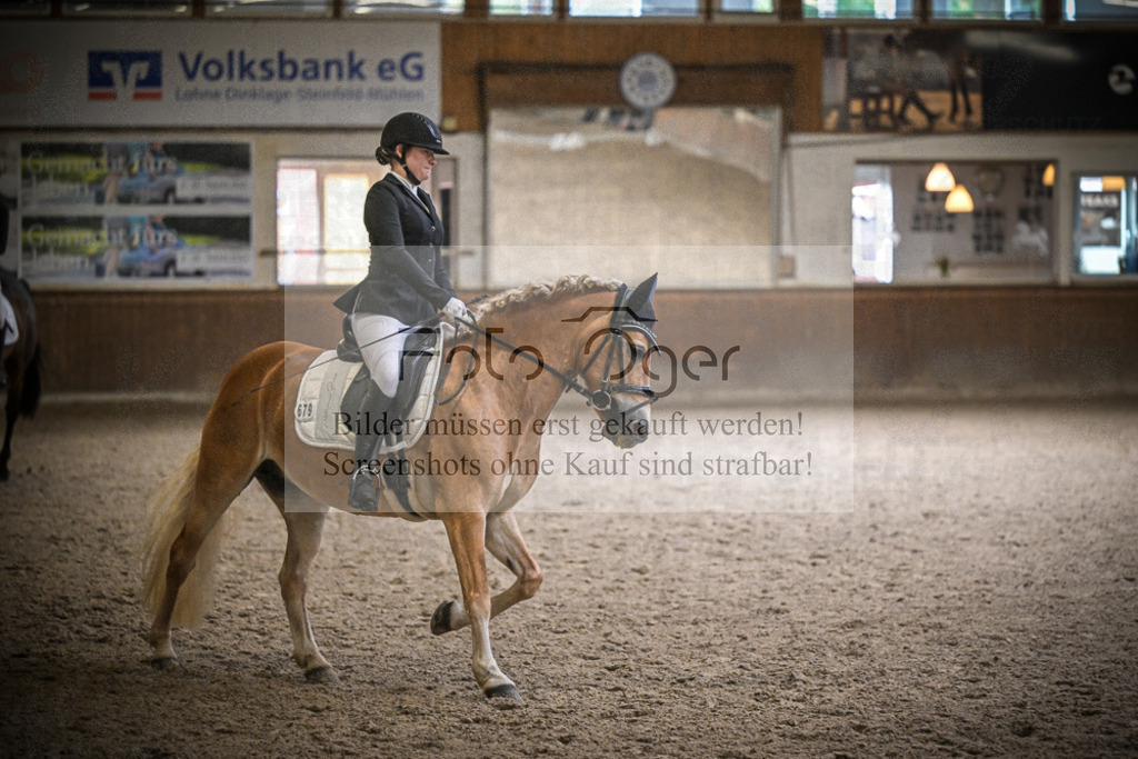 DOS_1207 | Entdecke hochwertige Reitturnierfotos von Foto Oger. Professionell, emotional und authentisch – jetzt Lieblingsmomente im Shop bestellen.Deutschlandweite Turnierfotografie. - Realisiert mit Pictrs.com