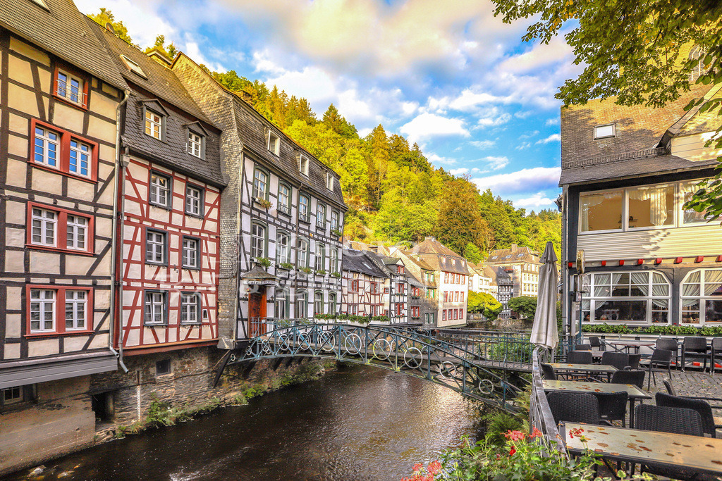 IMG_0116 | Monschau in der Eifel ist eine kleine Gemeinde mit historischer Altstadt - Realisiert mit Pictrs.com