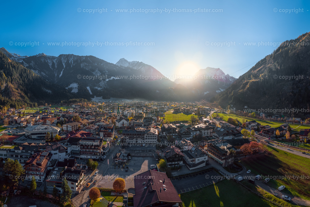 Mayrhofen im Herbst  Panorama copyright  Thomas Pfister-1 | PHOTOGRAPHY BY THOMAS PFISTER