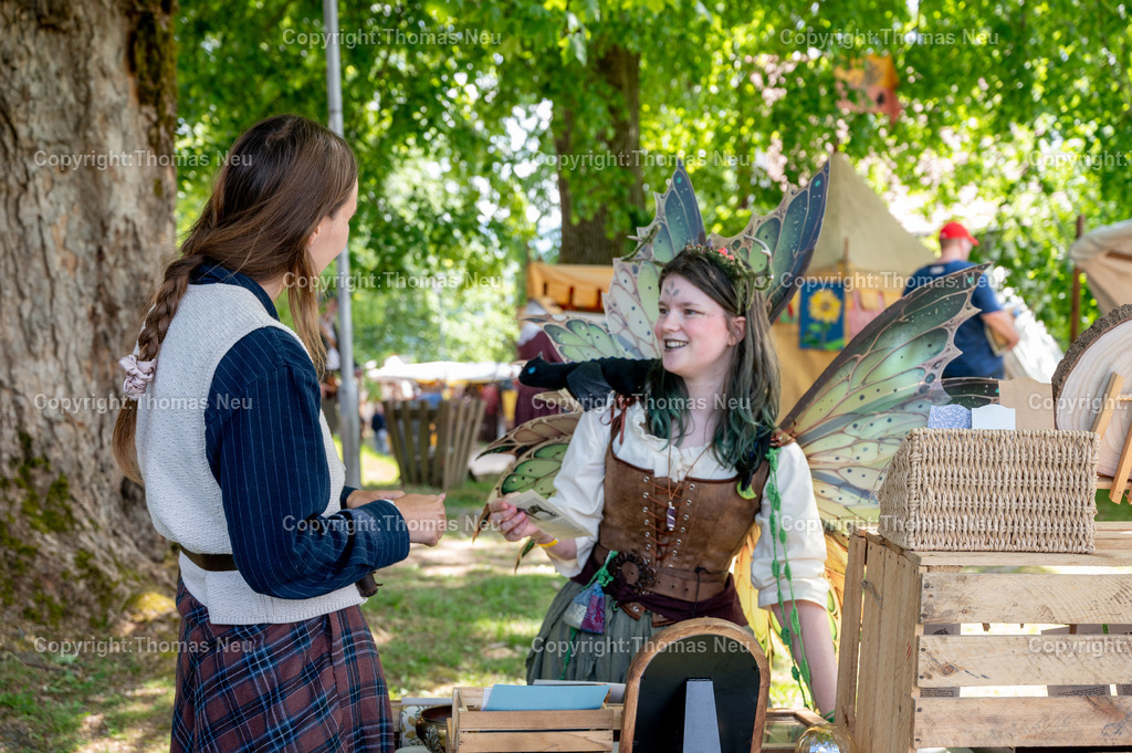 Lindenfels-Mittelaltermarkt-fotogrfaie-thomas-neu-01 | bli, Lindenfels, Mittelaltermarkt in der Burgstraße, Kurpark , Rathaushof und Burg, Flügel müsste man haben um die Parkplatzsuche rund um den veranstaltungsort zu umgehen...,  ,Bild: THomas Neu