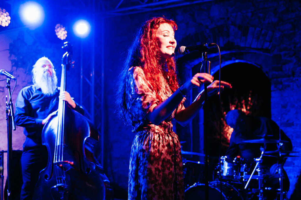 Maria Markesini Konzert | Maria Markesini meets Klazz Brothers im Forte Belvedere Leisnig zum Festival Hallo Leisnig 2022. - Realisiert mit Pictrs.com