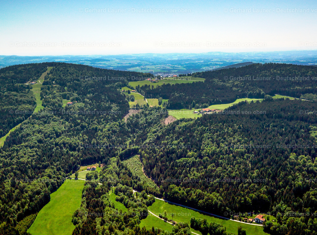 2724180 | OBERFRAUENWALD, Bayerischer Wald 19.05.2007 Forstgebiete in einem Waldgebiet  in Oberfrauenwald im Bundesland Bayern, Deutschland // Forest areas in  in Oberfrauenwald in the state Bavaria, Germany Foto: Gerhard Launer