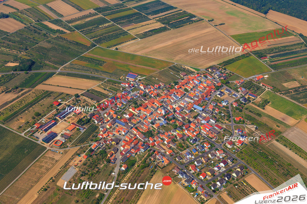 Die Luftaufnahme der Stadt Lindach wurde vom UL-Flugzeug heraus erstellt ( keine Drohne )- hohe Auflösung für beste Qualität