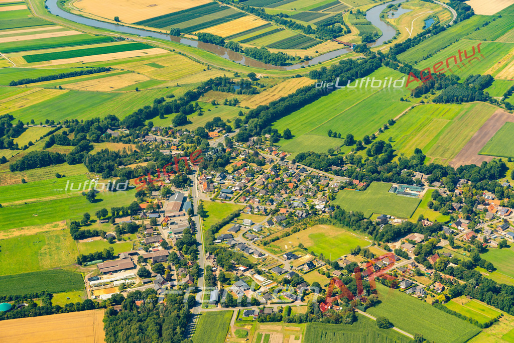 Aktuelles Luftbild von  Burweg - Die Luftaufnahme wurde 2022 mittels UL-Flugzeug erstellt ( keine Drohne ) - hochauflösende Kamera-Systeme von  Canon -Beste Qualität - Für grossformatige Ausdrucke geeignet. Die Geschenkidee !