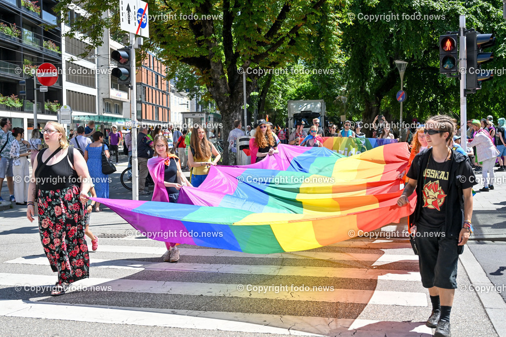 Linzpride 2025_ 21.06.2025-121 | 21.06.2025, Linz, AUT, Linzpride 2025, im Bild Teilnehmer an der Linz Pride 2025