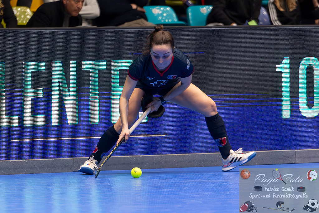 Volvo E.R.B. Final 4 Halbfinale Frauen: Der Club an der Alster - Berlienr HC, 25.01.2025 | Stefanie Wendt (Berliner HC #3) am Ball, Freisteller, Portrait, Porträt, Der Club an der Alster - Berlienr HC, Frankfurt, Süwag Arena, 25.1.2025 - Realisiert mit Pictrs.com
