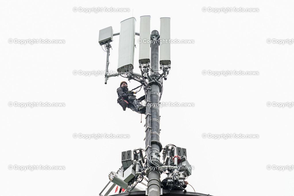 Mobilfunktechniker_ 19.04.2023-5 | 19.04.2023, Sattledt, AUT, Mobilfunk, Mobilfunktechniker, Handymast, im Bild Mobilfunk, Mobilfunktechniker, Handymast, Antennenanlage