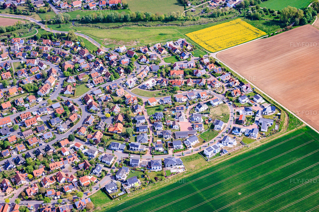 Luftbild: Baumnamenviertel in Werneck im Bundesland Bayern in Deutschland. – Foto: IMG_155666.jpg vom 03.05.2026 durch Werner Riehm/FLY-FOTO.de – Auflösung des Originals: 5752 x 3835 px