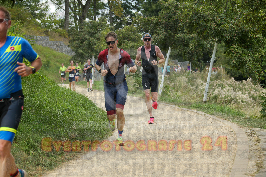 250824_1344_EX1_3483 | Sportfotografie im Rhein-Sieg Kreis, Köln, Bonn, NRW, Rheinland Pfalz, Hessen, etc. Unser Tätigkeitsfeld umfasst den Laufsport vom Volkslauf über den Marathon, Duathlon, Triathon bis zum Ultralauf wie Kölnpfad Ultra oder Schindertrail.