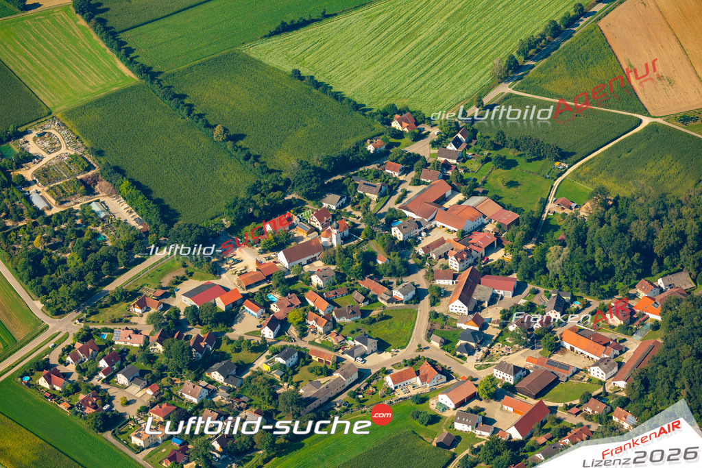 Das Luftbild zeigt : Ortlfing Burgheim - Die Luftaufnahme wurde 2024 vom UL-Flugzeug aus erstellt ( keine Drohne ) - Hochauflösende Luftaufnahme - Für grossformatige Ausdrucke geeignet. Die Geschenkidee !Mit Lizenz und Bildrechte bestellbar