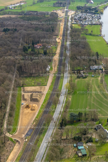 Rees230300805Betuwe | Luftbild, Ausbau der Betuwe Linie zwischen Ruhrgebiet und den Niederlanden im Bereich Rees Haldern zur dreigleisigen Bahnstrecke, , alle beschrankten Bahnübergänge werden entfallen oder durch Über- oder Unterführungen ersetzt werden. Vor allem ist die Ausbaumaßnahme für die Bahn mit der Verpflichtung verbunden, nunmehr Lärmschutz für die betroffenen Menschen zu gewähren. Stockum, Rees-Haldern, Niederrhein, Ruhrgebiet, Nordrhein-Westfalen, Deutschland