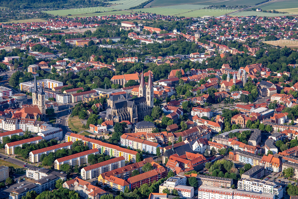 Luftbild: Dom und Domschatz Halberstadt von Nordosten in Halberstadt im Bundesland Sachsen-Anhalt in Deutschland.Foto: IMG_136338.jpg vom 15.06.2023 durch Werner Riehm/FLY-FOTO.deAuflösung des Originals: 5041 x 3361 pxDom und Domschatz - Kulturstiftung Sachsen-Anhalt