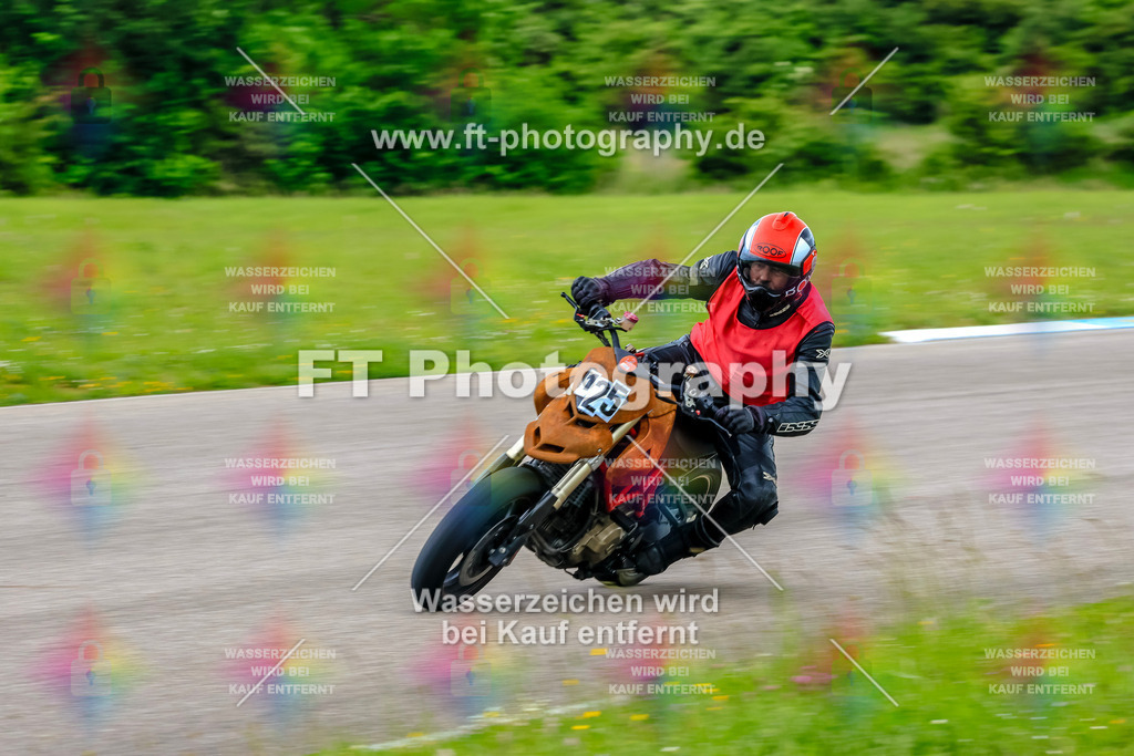 MotoTeam-3149 | Hier findet Ihr Bilder von Touristenfahrten auf der Nürburgring Nordschleife oder von anderen Veranstaltungen die ich besucht habe. Viel Spass beim Durch Schauen 