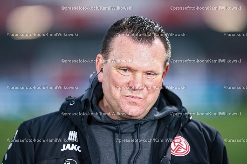 xKWIx13122501022 | 13.12.2025, xKWIx, Fußball, 3. Liga, SC Verl - Rot-Weiss Essen, SPORTCLUB Arena: Uwe Koschinat (Rot-Weiss Essen Cheftrainer) im Interview Photo: xKamilxWilkowskixPressefotoKochx