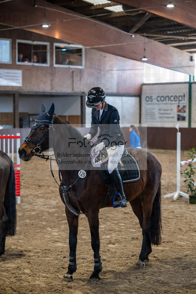Hallenreittunier Voxtrup 2023 | Entdecke hochwertige Reitturnierfotos von Foto Oger. Professionell, emotional und authentisch – jetzt Lieblingsmomente im Shop bestellen.Deutschlandweite Turnierfotografie. - Realisiert mit Pictrs.com