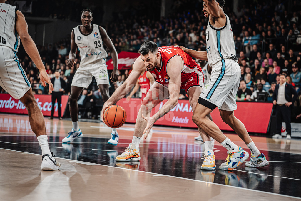 Basketball | Männer | Saison 2024/2025 | easyCredit Basketball Bundesliga | 18. Spieltag | Veolia Towers Hamburg vs. FIT/One Würzburg Baskets | 26.01.2025 | Owen Klassen (#5, FIT/One Würzburg Baskets) am Ball