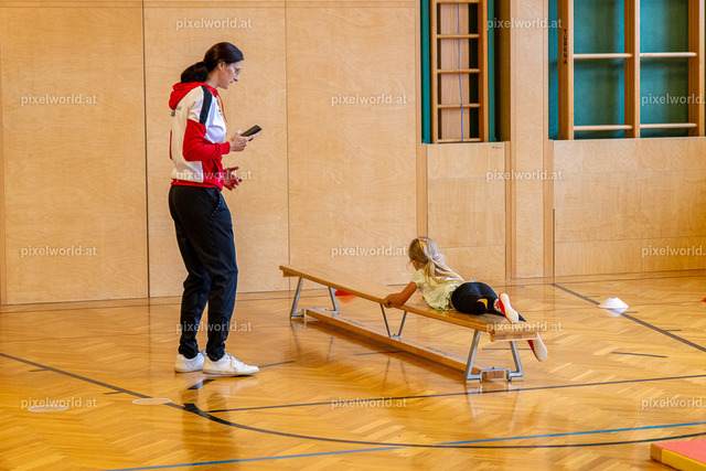 Sport in der Volksschule mit Sabrina Wrann | Bildershop von pixelworld.at - Realisiert mit Pictrs.com