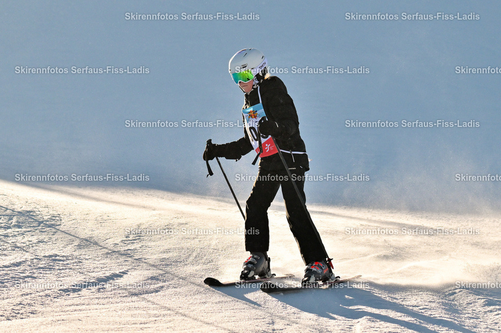 SRF_25.12.2025_0325 | Skirennfotos,Serfaus,Fiss,Ladis,Kinderskirennen,Winter,Tirol,Oberland,skirace,SFL,feelfree,weil wir's genießen,ski,Ski,skifahren,Sonnenplateau, - Realisiert mit Pictrs.com