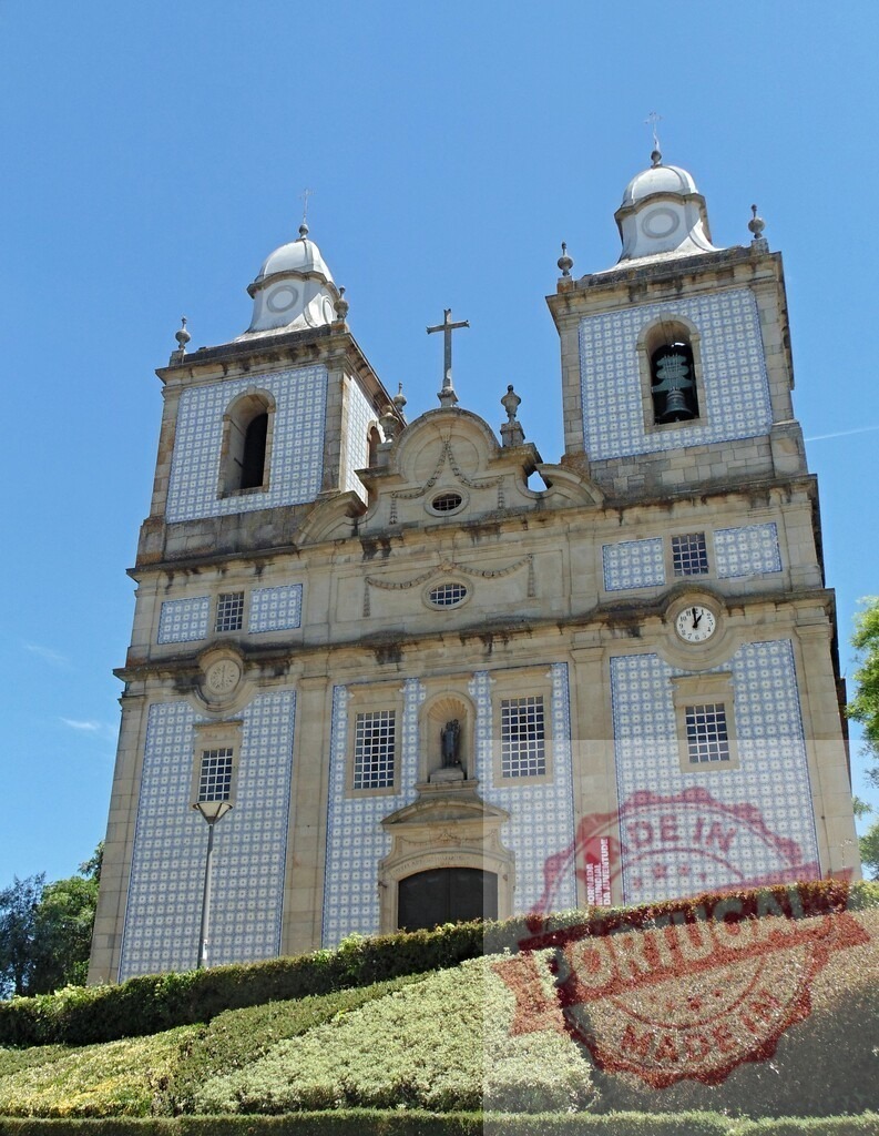 Igreja de Santo Ildefonso baroque architecture with azulejo tiles. Aveiro - Portugal | Igreja de Santo Ildefonso facade showcasing ornamental azulejo tiles and baroque architecture in Porto, Portugal - Realisiert mit Pictrs.com