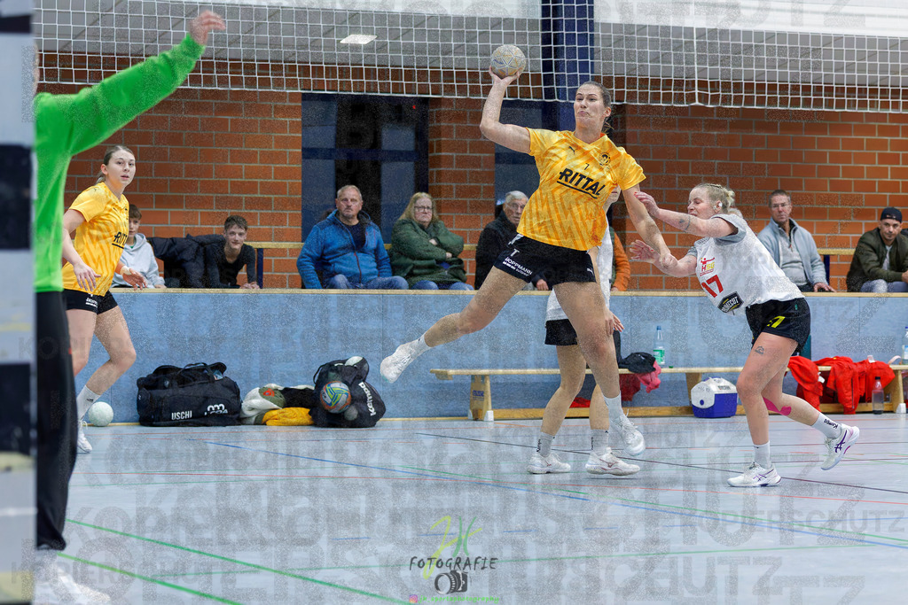 Frauen Oberliga Mitte (HHV); HSG Eibelshausen/Ewersbach - HSG Wettenberg II | Frauen Oberliga Mitte (HHV); HSG Eibelshausen/Ewersbach - HSG Wettenberg II am 13.12.2025 in Steinbrücken (Sporthalle am Hammerweiher)Photo © 2025 - Jörg Heinrich - Realisiert mit Pictrs.com