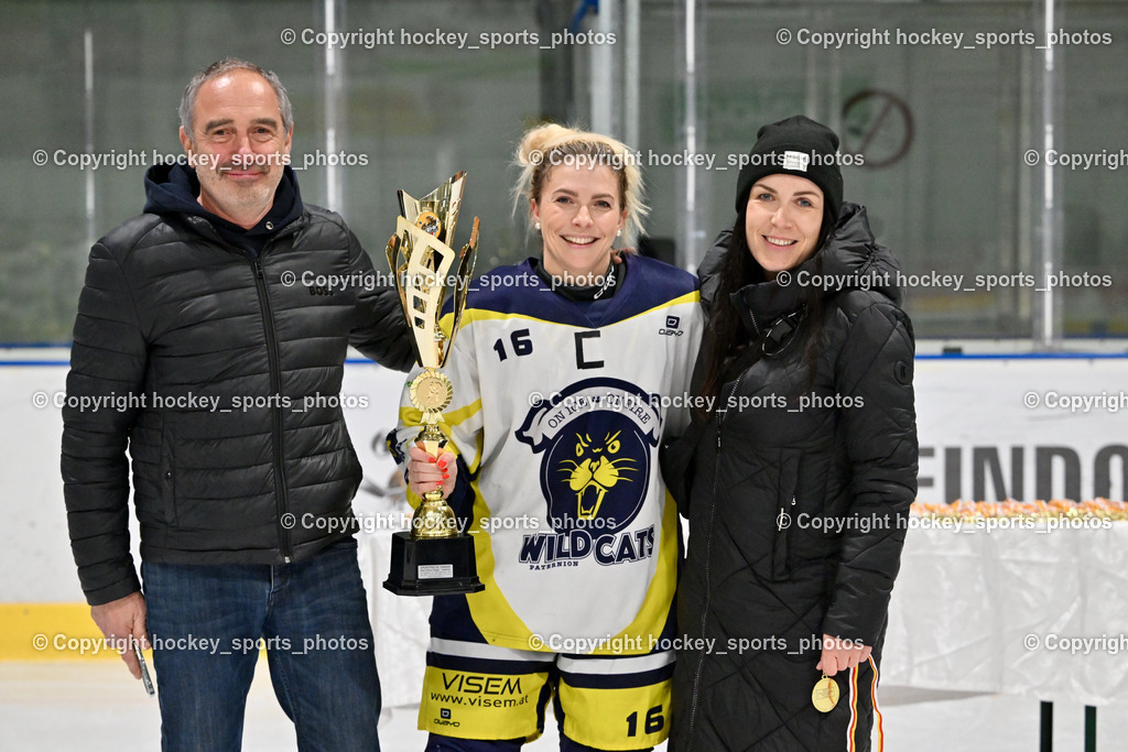 WILDCATS PATERNION & Lady Hawks Siegerehrung-Meisterfeier | KEHV-Wettspielreferent Michael Baumer, #16 Anton Sandra WILDCATS PATERNION, KEHV-Damenreferentin Sabine Huber, Pokalübergabe, WILDCATS PATERNION &amp; Lady Hawks Siegerehrung-Meisterfeier, WILDCATS PATERNION &amp; Lady Hawks Siegerehrung-Meisterfeier am 12.03.2025 in Steindorf (Ossiachersee Halle), Austria, (Photo by Bernd Stefan)