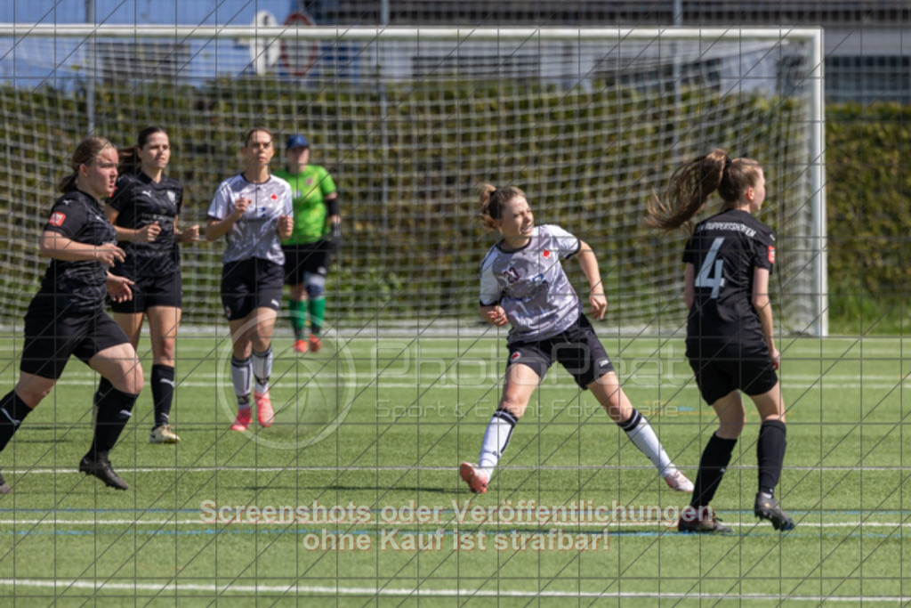 20250427_111357_0107 | #,1.Göppinger SV (weiß) vs. TSV Ruppertshofen (schwarz), Fußball, Frauen-Regionenliga 3 - Bezirk WfV, 21. Spieltag, Saison 2024/2025, Kunstrasenplatz Nord, Hohenstaufenstr. 116, 73033 Göppingen, 27.04.2025 - 11:00 Uhr,Foto: PhotoPeet-Sportfotografie/Peter Harich