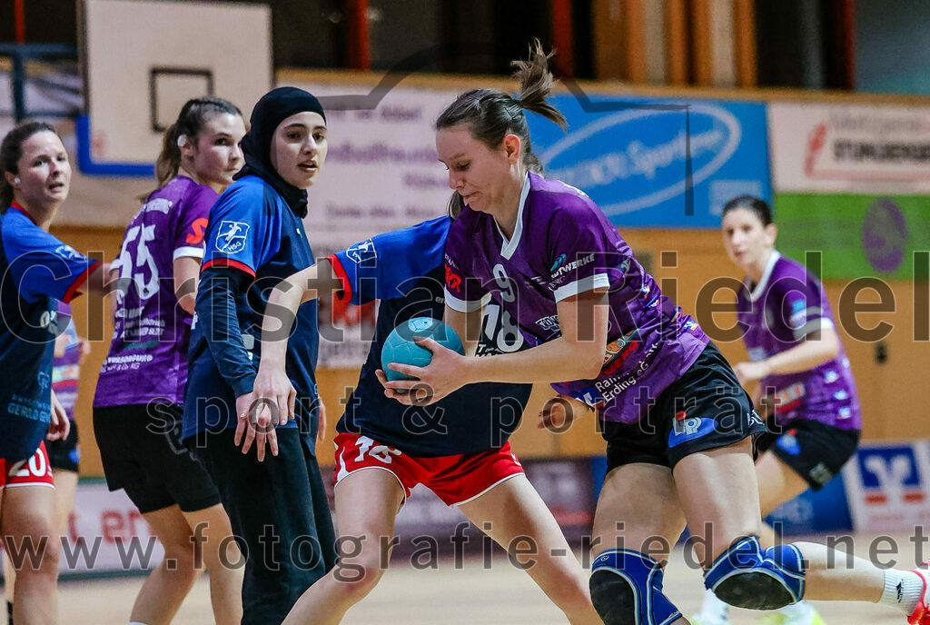 2023-12-09_056_SpVgg_Altenerding_gegen_HSG_Freising-Neufahrn | Erding, Deutschland, 09.12.2023:
Handball, Bezirksoberliga Frauen Altbayern 2023 / 2024, 9. Spieltag, SpVgg Altenerding gegen HSG Freising-Neufahrn, Endergebnis: 29:28

Julia Kranich (SpVgg Altenerding, #9)

Foto: Christian Riedel / fotografie-riedel.net
