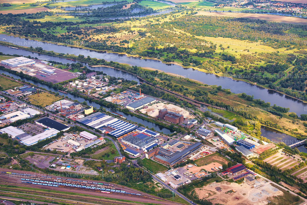 magdeburg_8687 | Die Magdeburger Platte® - das sind die schönsten Luftbilder von Magdeburg & Sachsen-Anhalt auf Acryl, Leinwand oder zum Download. Das ist Luftbildfotografie & Luftbildaufnahmen mit Drohne & Flugzeug.  - Realisiert mit Pictrs.com