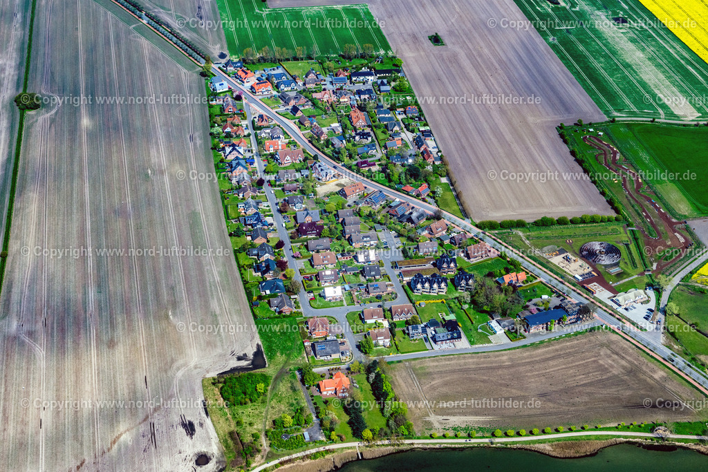 Fehmarn_Neü_Tiefe_ELS_5640010524 | FEHMARN 01.05.2024 Ortsansicht neue Tiefe in Fehmarn im Bundesland Schleswig-Holstein, Deutschland. // City view of Neue Tiefen in Fehmarn in the state Schleswig-Holstein, Germany. Foto: Martin Elsen