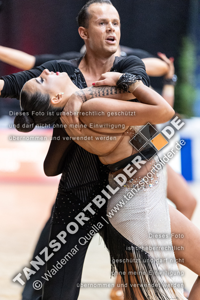 20240406-12686 | Hier finden Sie Tanz Bilder vom Latein und Standard Formationen tanzen. Sportbilder vom Tanzsport. Schöne Fotos und von Weltmeisterschaft, Europameisterschaft, Bundesliga, Regionalliga, Oberliga und Landesliga sowie von GOC Stuttgart, DanceComp, WM Bremen