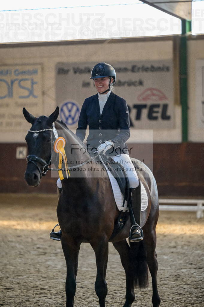 Reitturnier Voxtrup | Entdecke hochwertige Reitturnierfotos von Foto Oger. Professionell, emotional und authentisch – jetzt Lieblingsmomente im Shop bestellen.Deutschlandweite Turnierfotografie. - Realisiert mit Pictrs.com